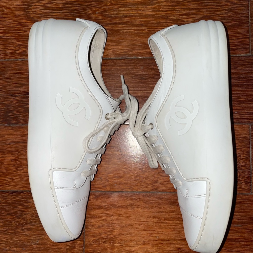 Authentic Chanel sneakers. Gently worn. Great condition. Size 37 (fits like a 7) - Picture 4 of 7